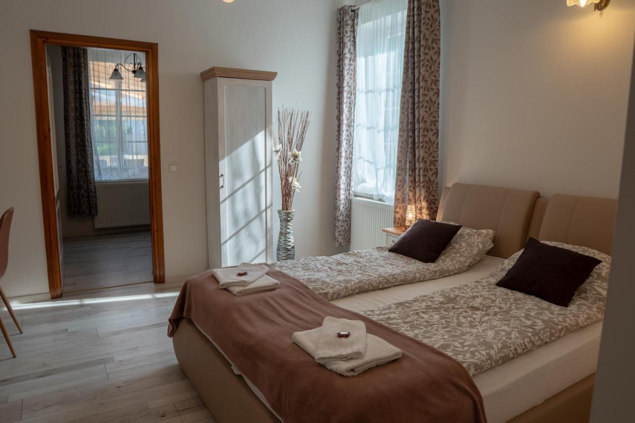 F57 - Franko Csaladi Panzio Bed & Breakfast Balatonlelle Exterior foto