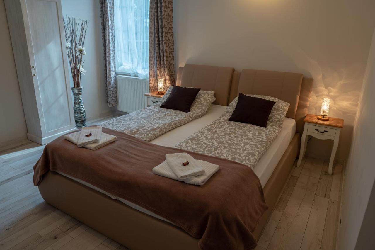 F57 - Franko Csaladi Panzio Bed & Breakfast Balatonlelle Exterior foto