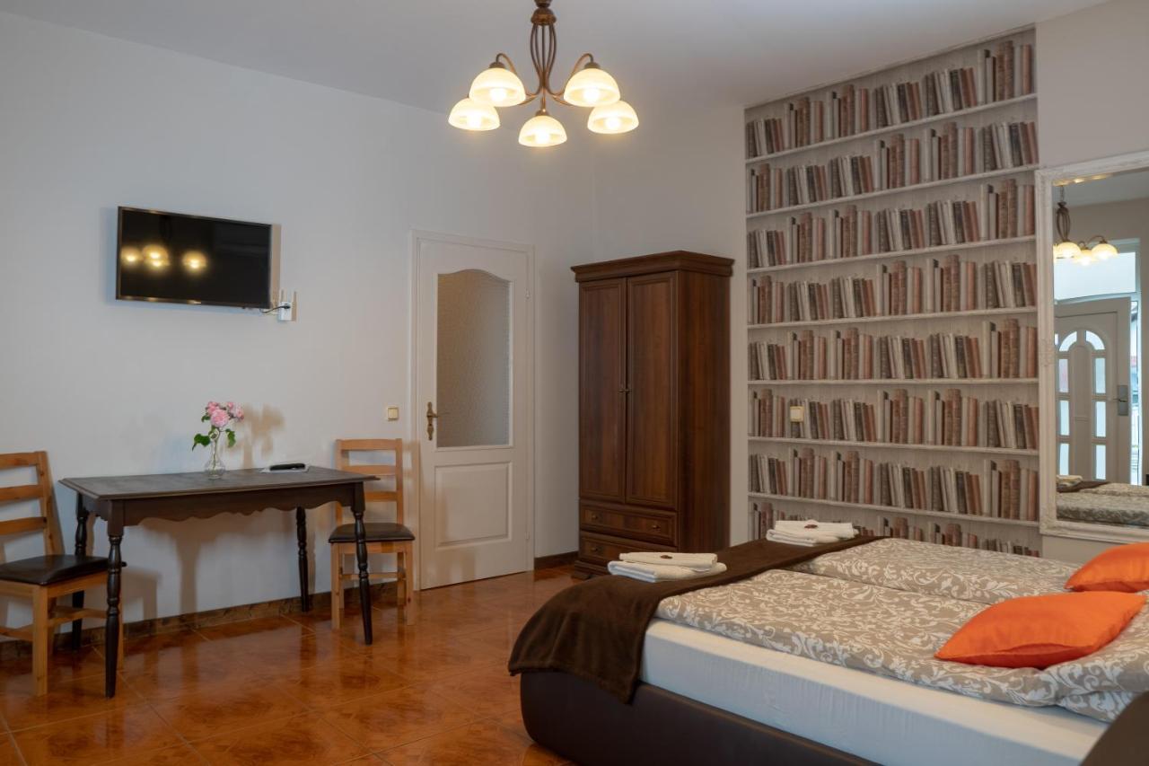 F57 - Franko Csaladi Panzio Bed & Breakfast Balatonlelle Exterior foto