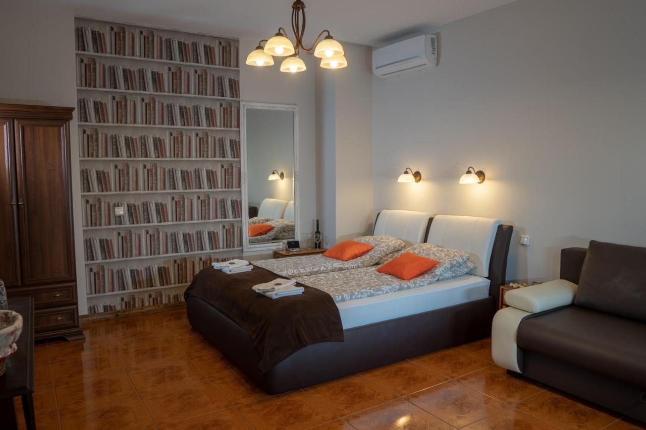 F57 - Franko Csaladi Panzio Bed & Breakfast Balatonlelle Exterior foto