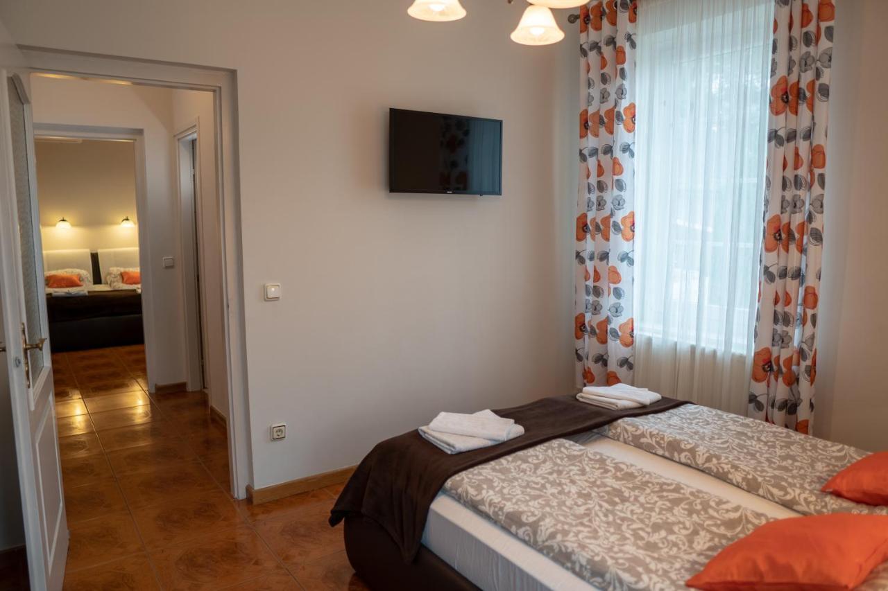 F57 - Franko Csaladi Panzio Bed & Breakfast Balatonlelle Exterior foto