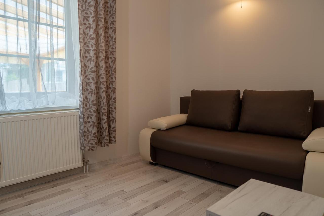 F57 - Franko Csaladi Panzio Bed & Breakfast Balatonlelle Exterior foto