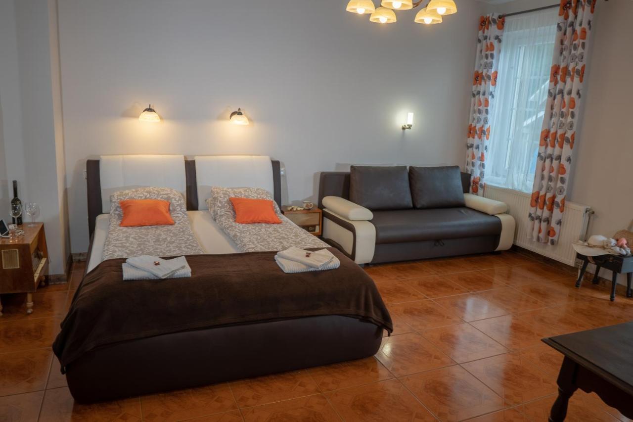 F57 - Franko Csaladi Panzio Bed & Breakfast Balatonlelle Exterior foto