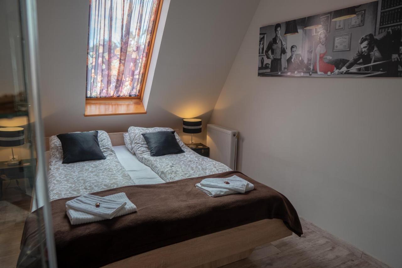 F57 - Franko Csaladi Panzio Bed & Breakfast Balatonlelle Exterior foto
