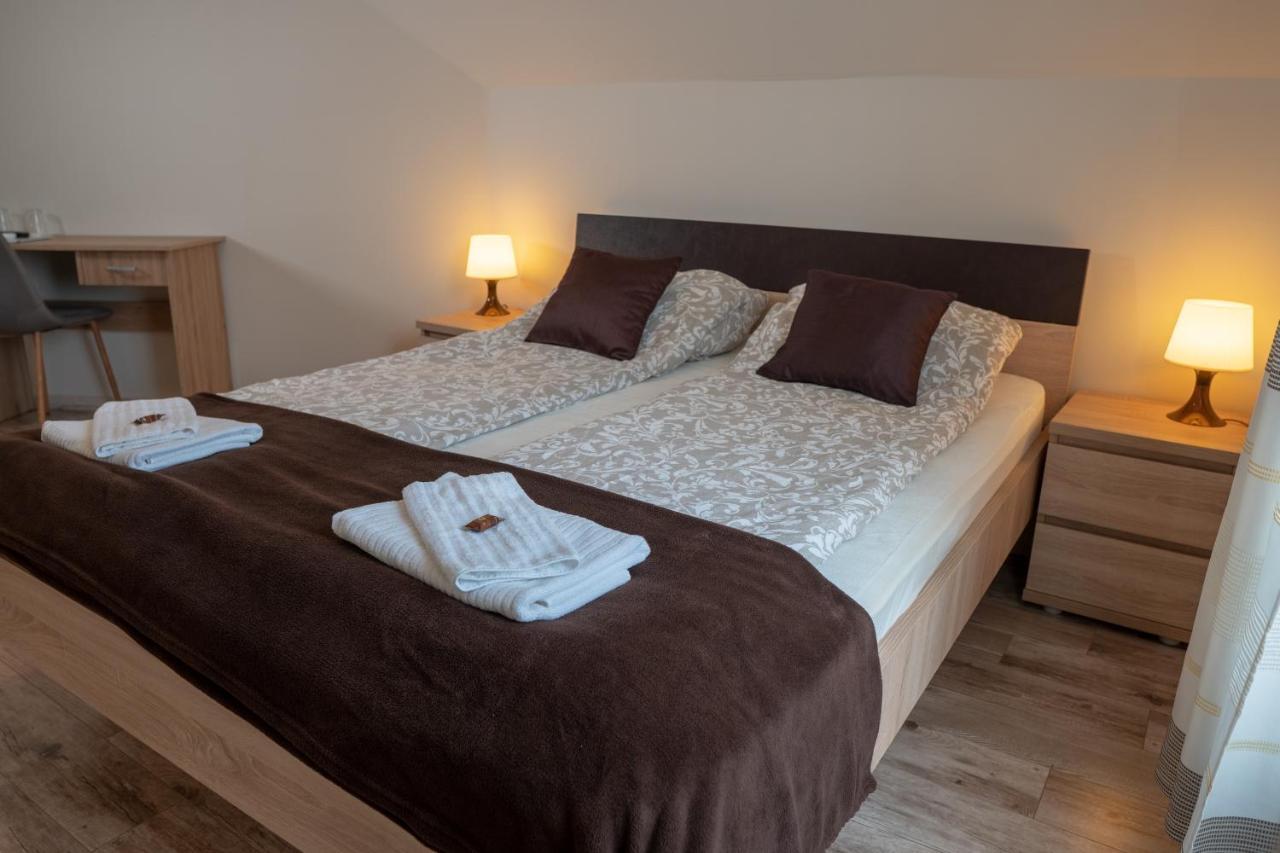 F57 - Franko Csaladi Panzio Bed & Breakfast Balatonlelle Exterior foto