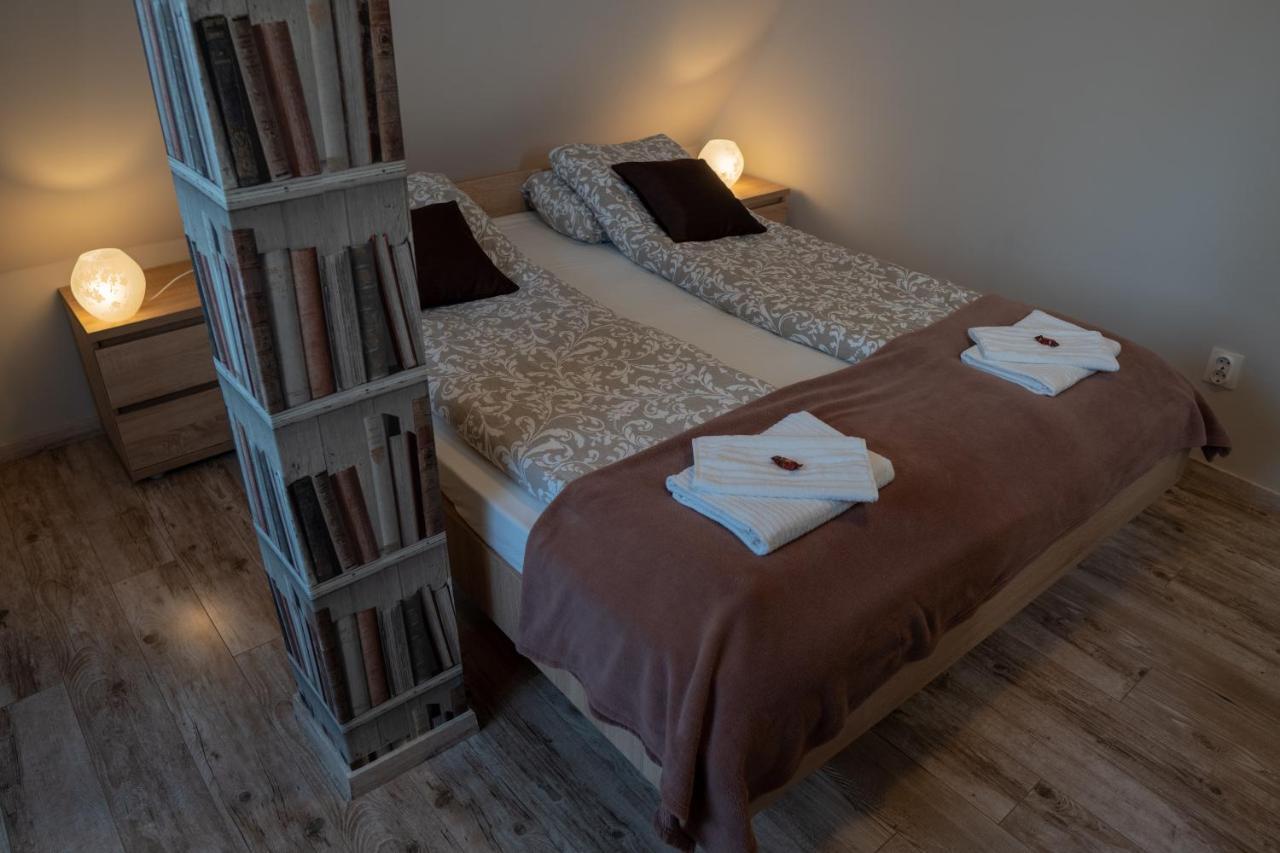 F57 - Franko Csaladi Panzio Bed & Breakfast Balatonlelle Exterior foto