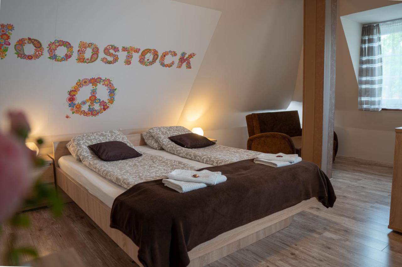 F57 - Franko Csaladi Panzio Bed & Breakfast Balatonlelle Exterior foto