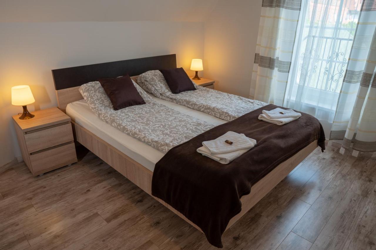 F57 - Franko Csaladi Panzio Bed & Breakfast Balatonlelle Exterior foto