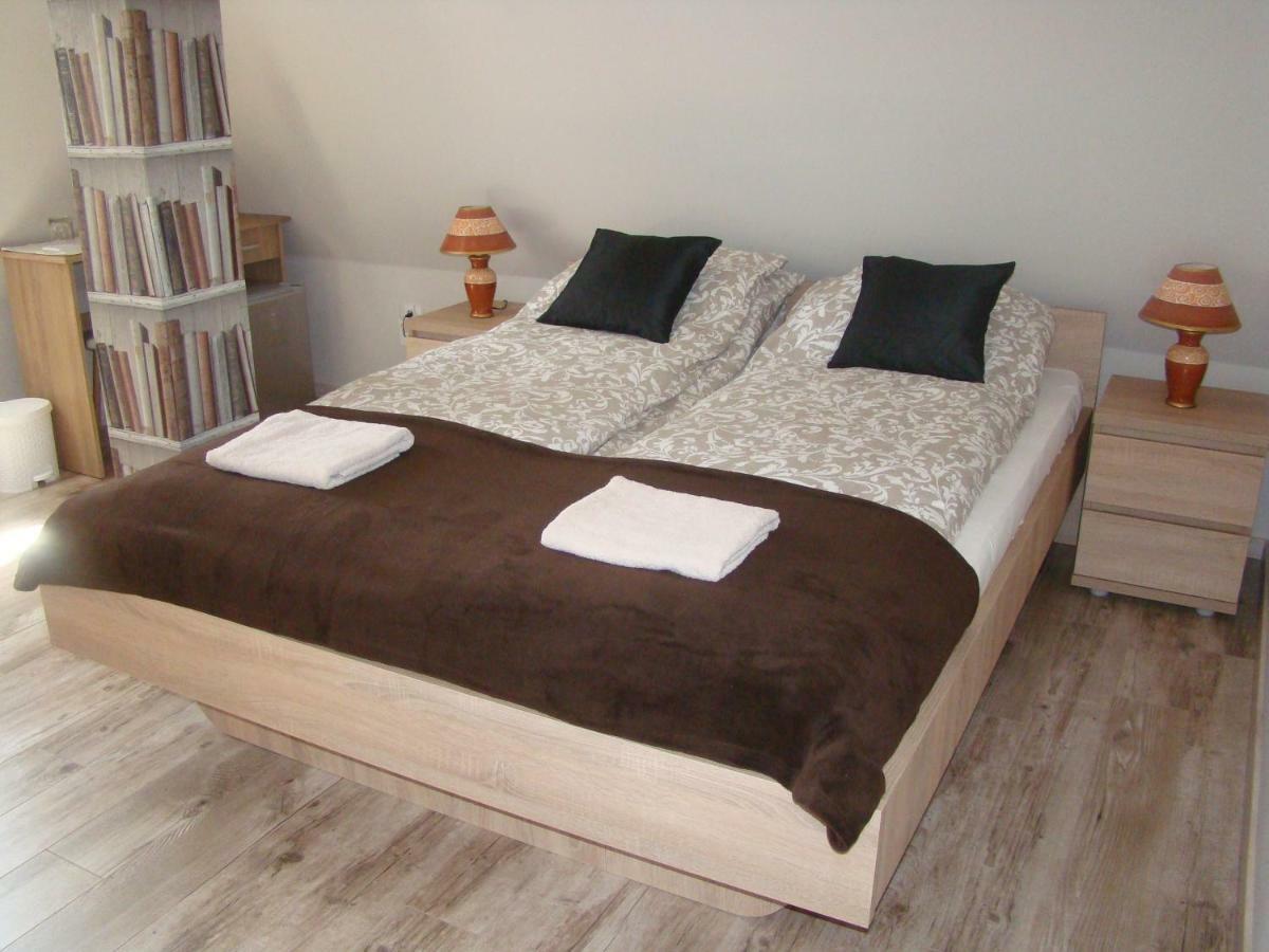 F57 - Franko Csaladi Panzio Bed & Breakfast Balatonlelle Exterior foto