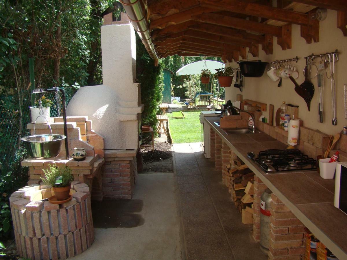 F57 - Franko Csaladi Panzio Bed & Breakfast Balatonlelle Exterior foto